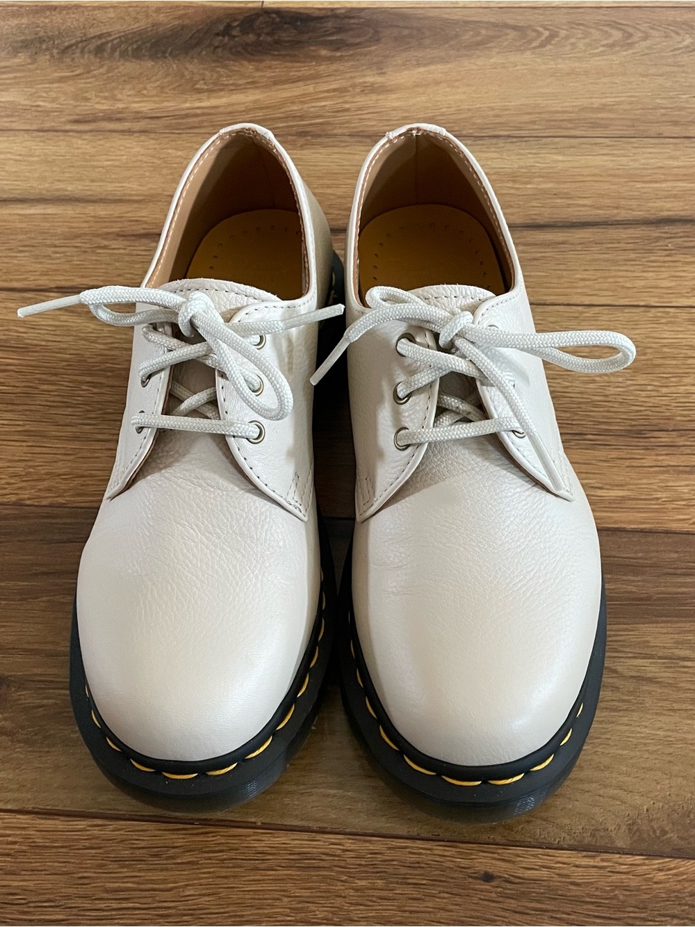 Women’s Doc Martens 1461 Virginia Pebbled Leather Oxford Shoes, Cream Size 7